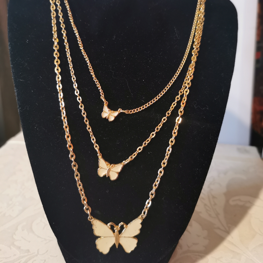 4x A Lot Vintage Necklaces